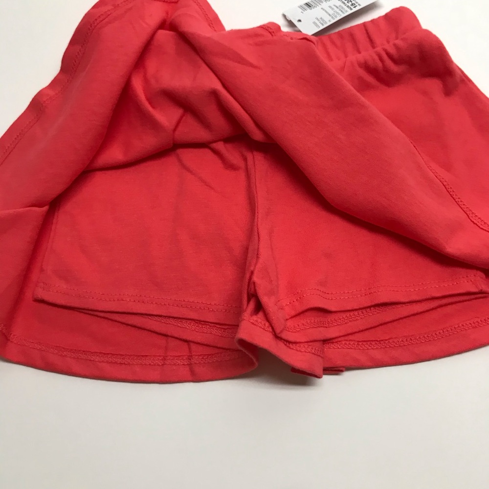 Red skirt - Picture 2 of 3